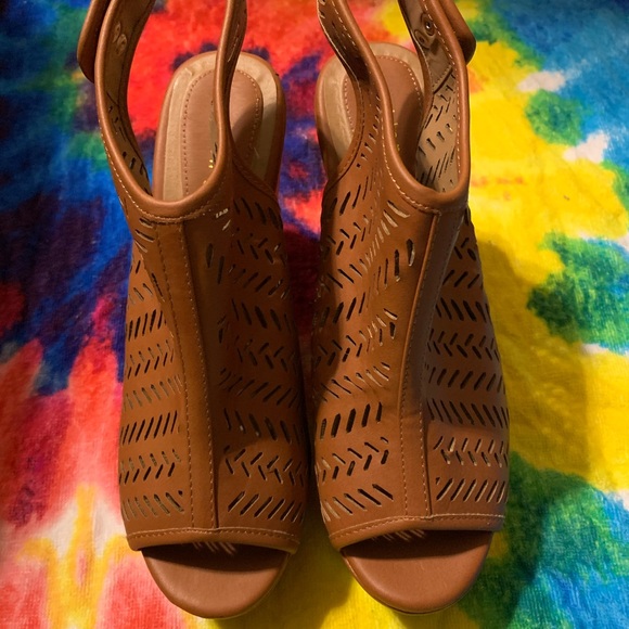 🍂Very gently worn Madden Girl wedges! - Picture 2 of 6